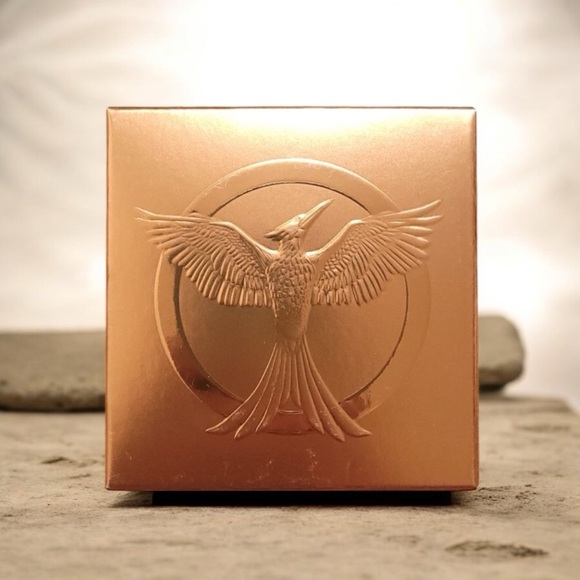 Storybook Cosmetics World Of Hunger Games Pressed Powder Compact-Revolution - Picture 2 of 5